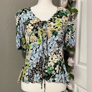 💐NWT H&M Floral puff sleeve tie front detail blouse/top